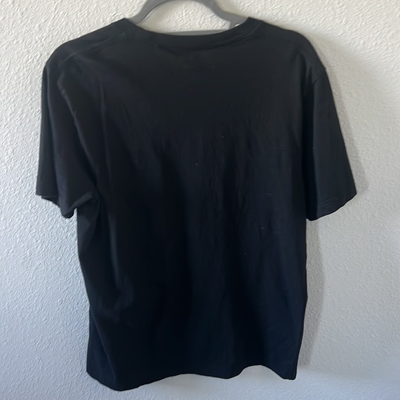 Uniqlo x Disney Donald Duck Unisex Tee Black Size Medium with side pocket - Picture 10 of 11